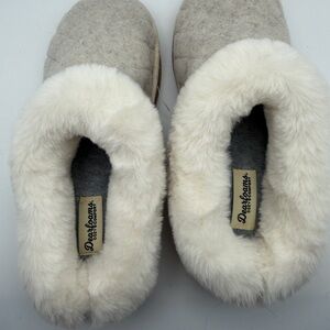 Dearfoams Cream Slippers with Quilted Sole women’s size small or 5- 6